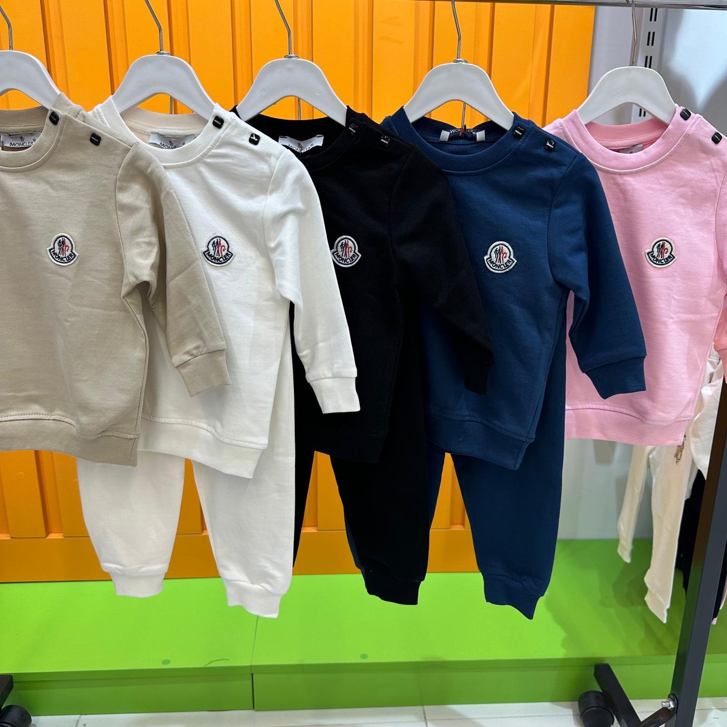 Moncler baby roze