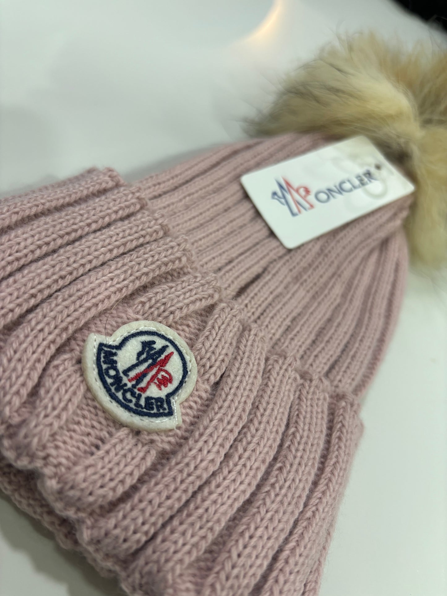 Moncler muts bont roze