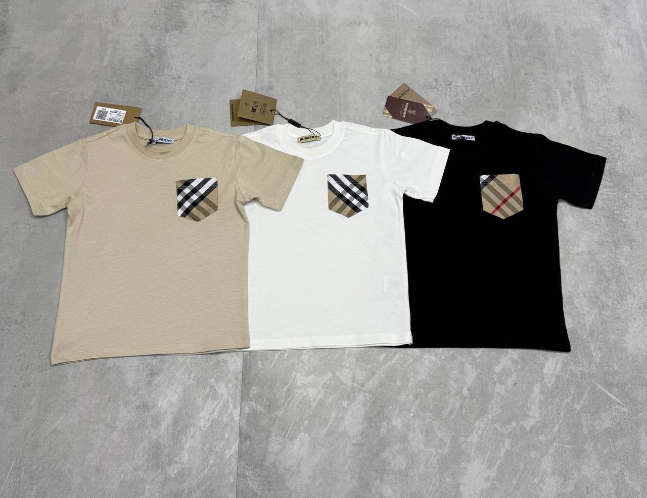 Burberry t-shirt zwart borstzakje