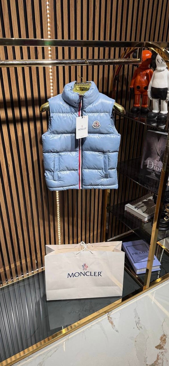 Moncler bodywarmer lichtblauw