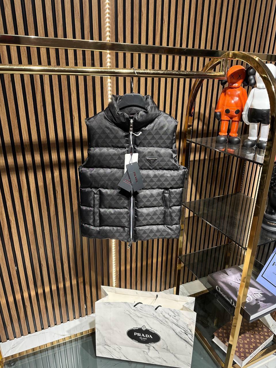 Prada bodywarmer zwart