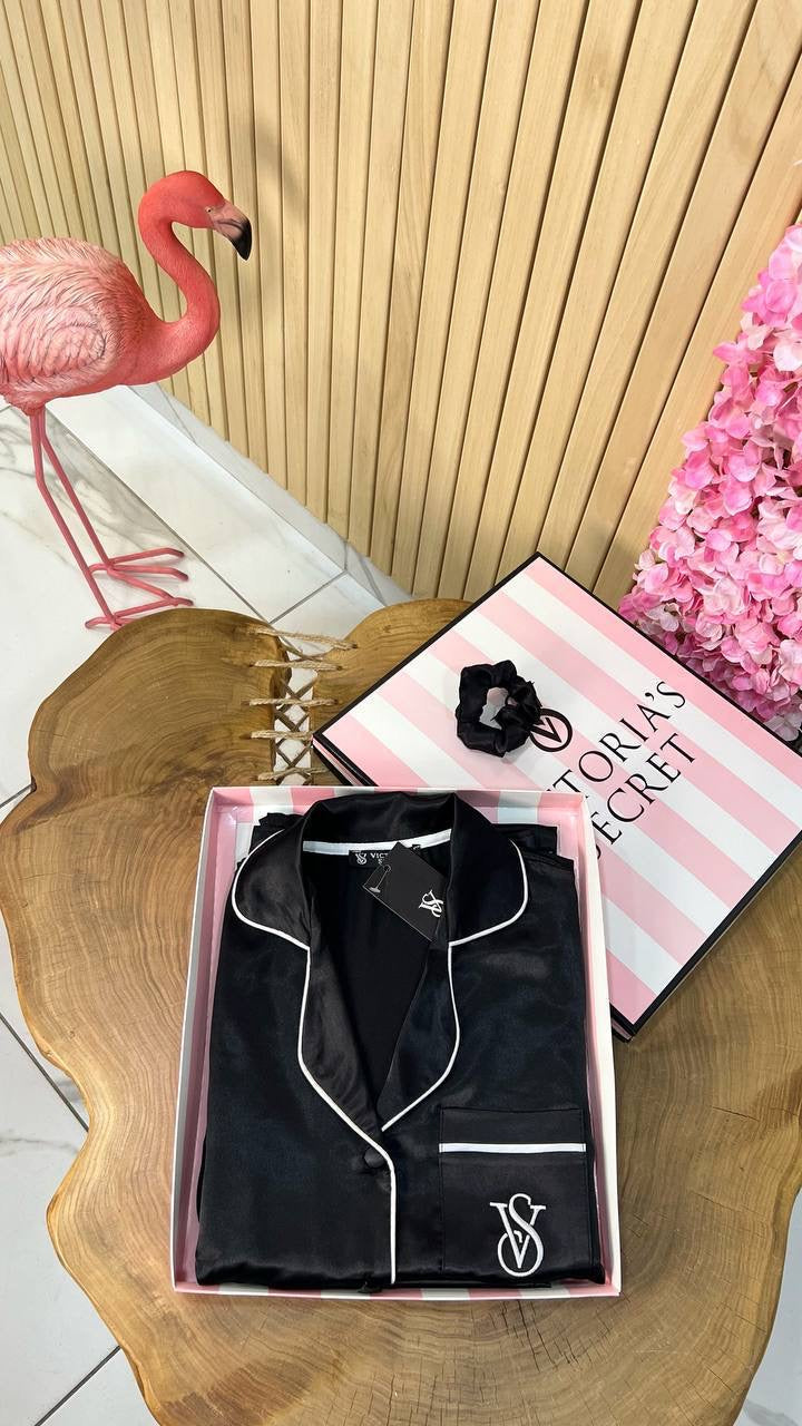 VICTORIA'S SECRET
Geglazuurd satijnen pyjama