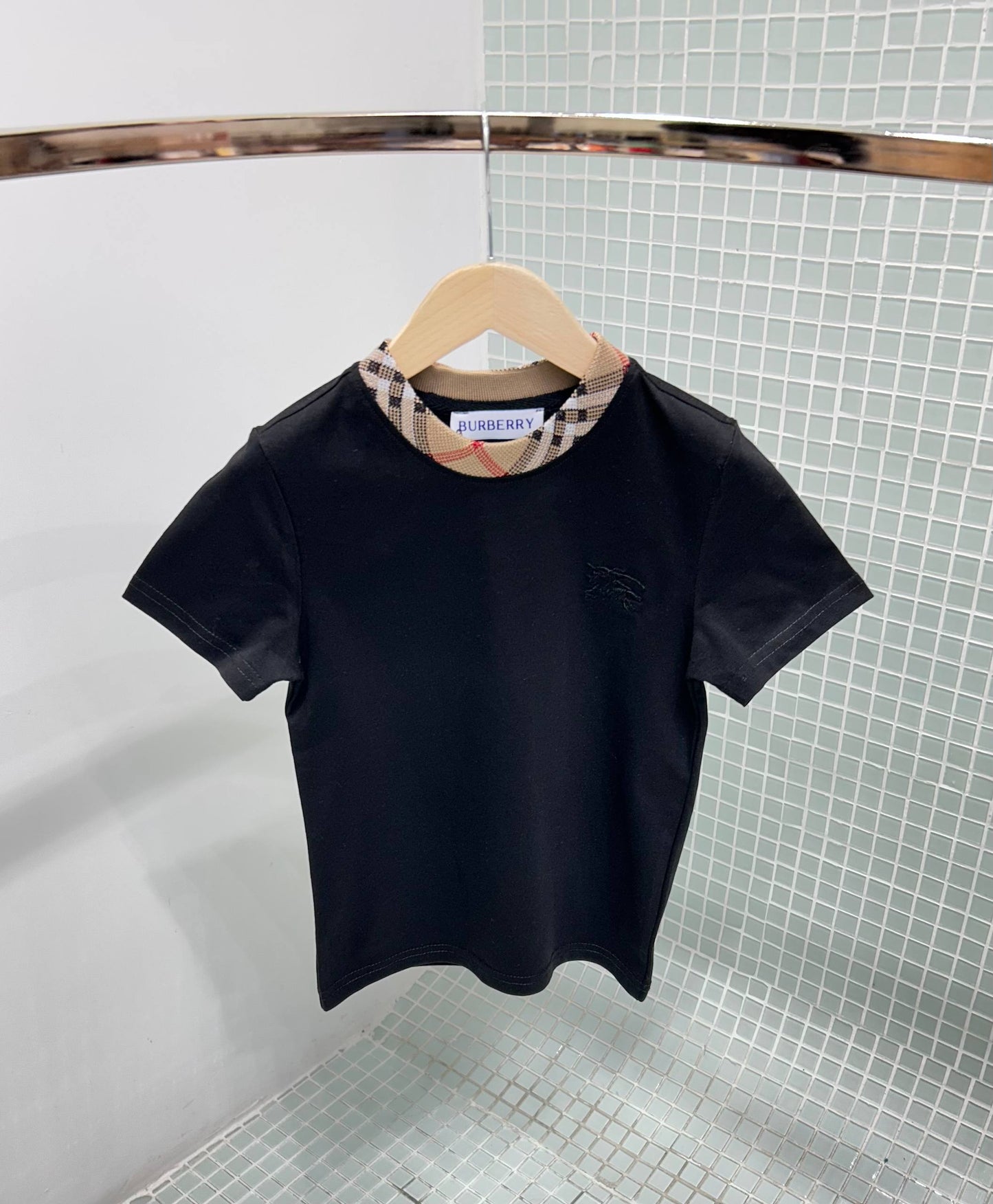 Burberry t-shirt zwart kraag