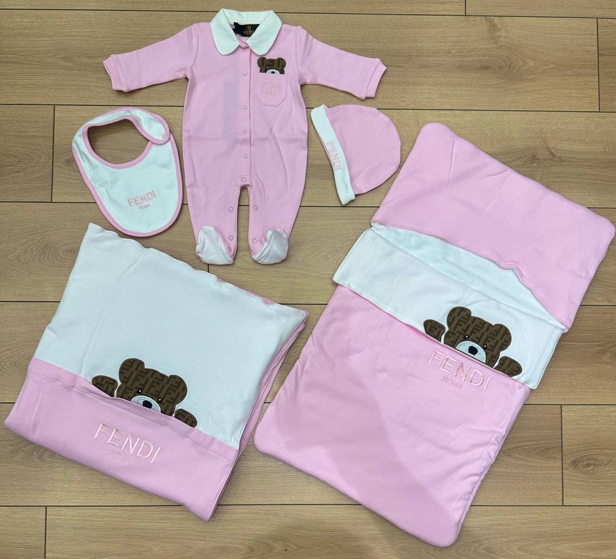 Fendi Newborn set roze 5 pcs
